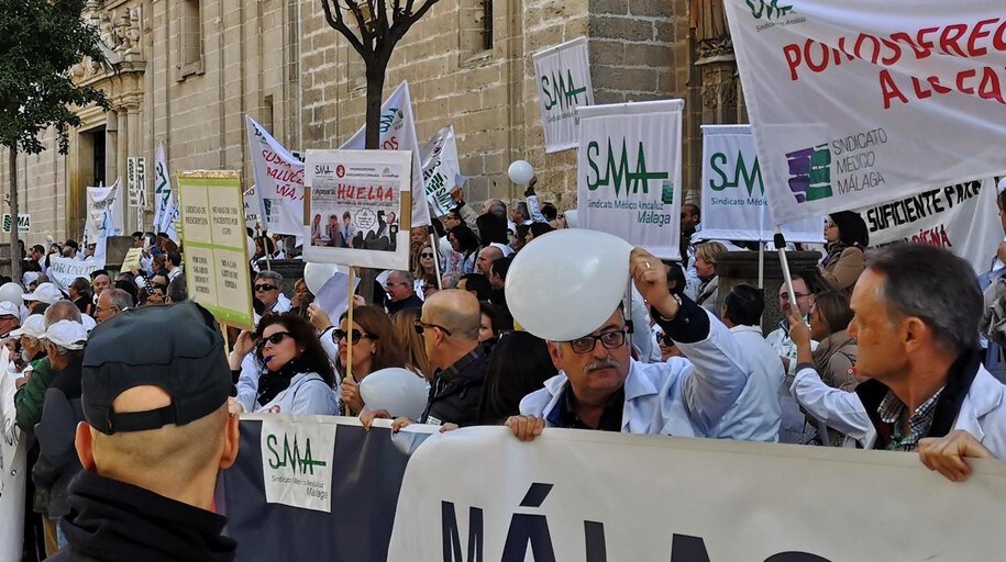 Los Médicos Andaluces Toman La Calle Para Exigir Al Menos Diez Minutos Para Atender A Cada 2122